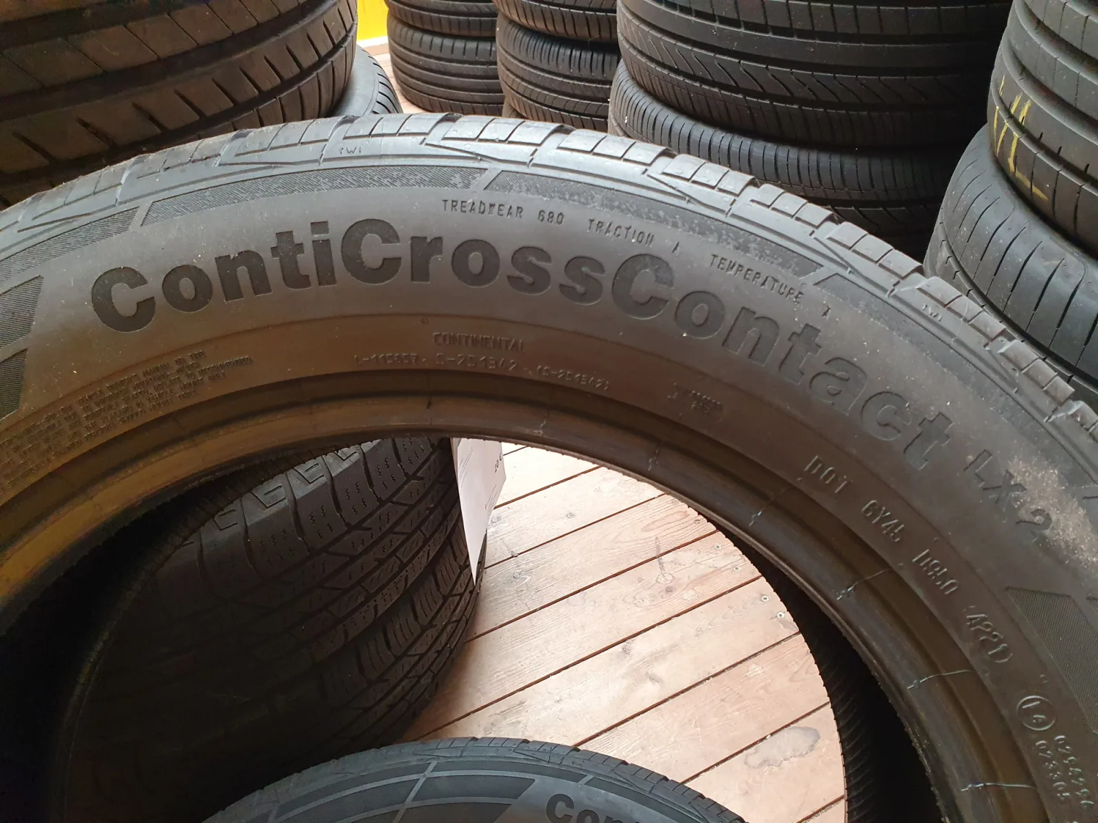 Pneus été 18 235/60 R18 107V - Photo 1
