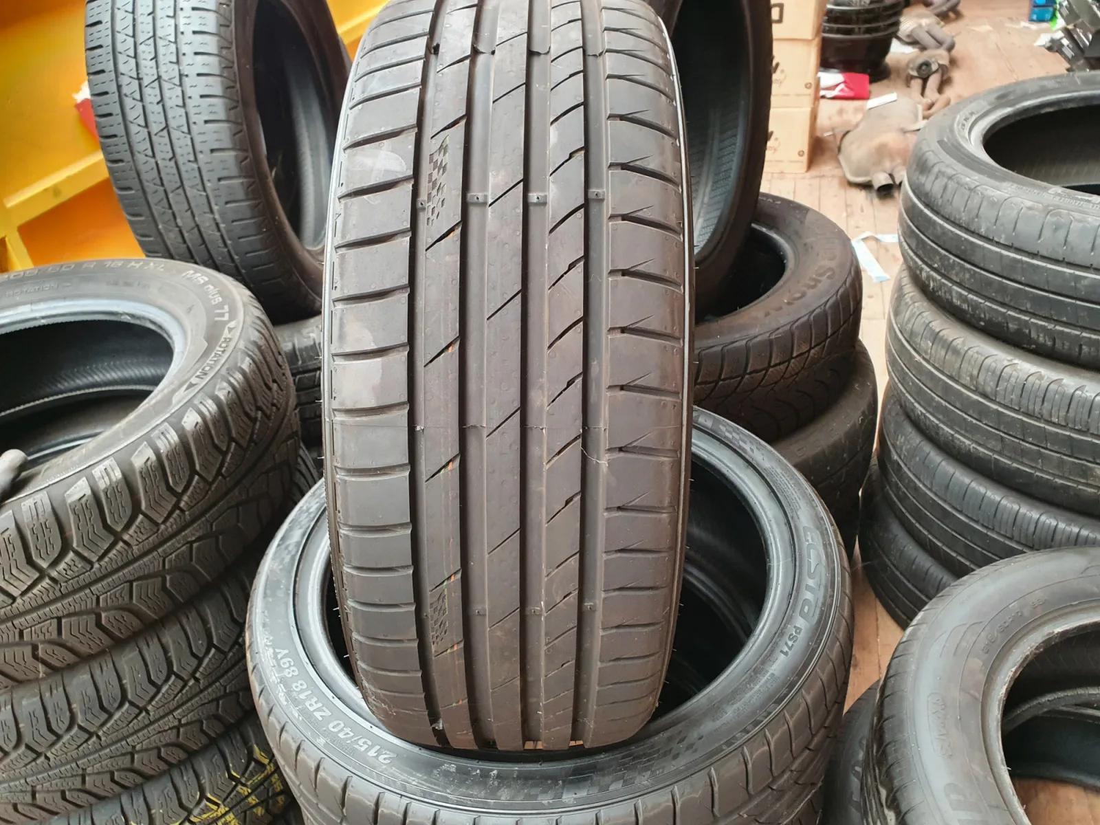 Pneus été 18 215/40 R18 89Y - Photo 1