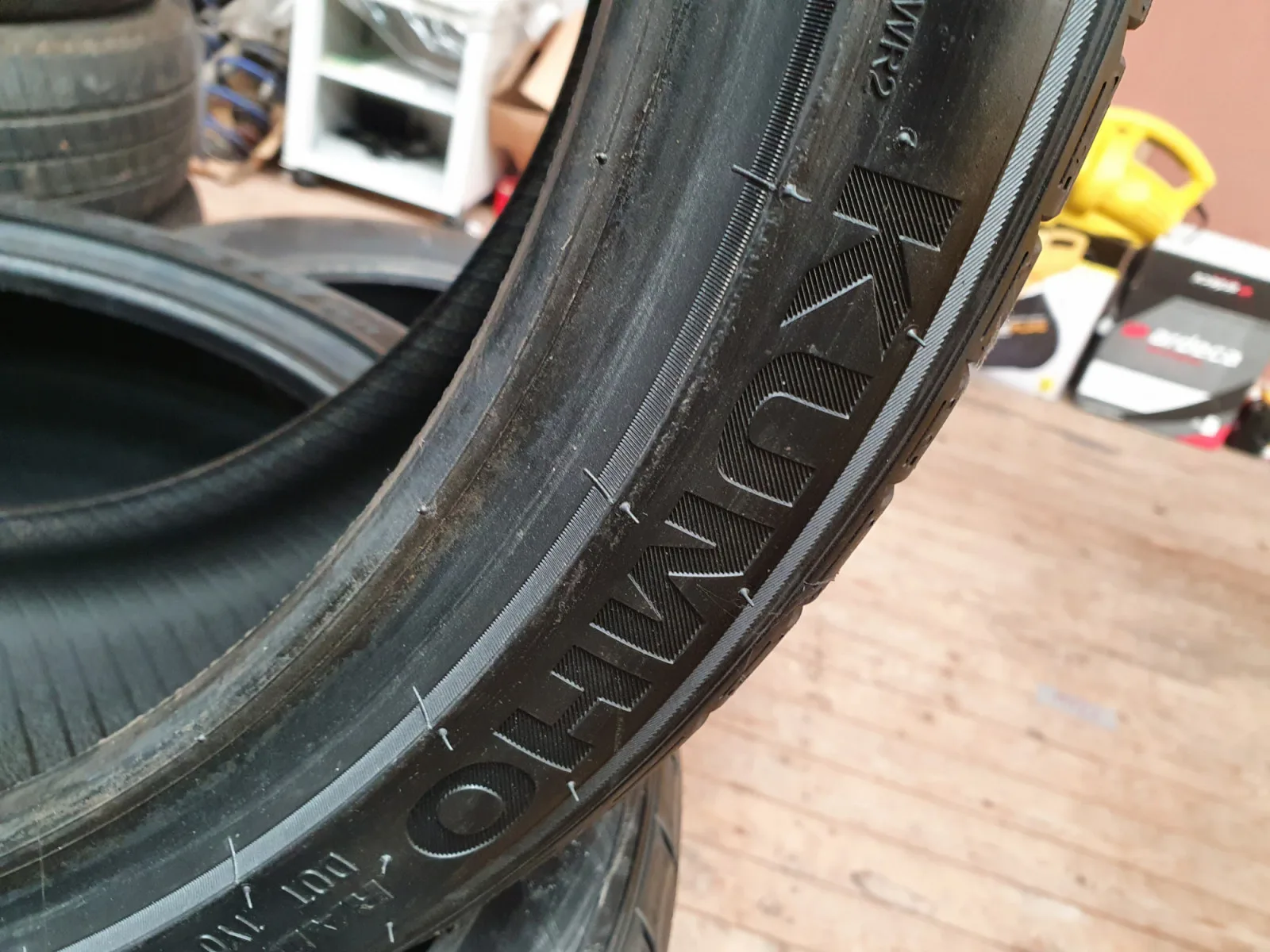 Pneus été 18 215/40 R18 89Y - Photo 1
