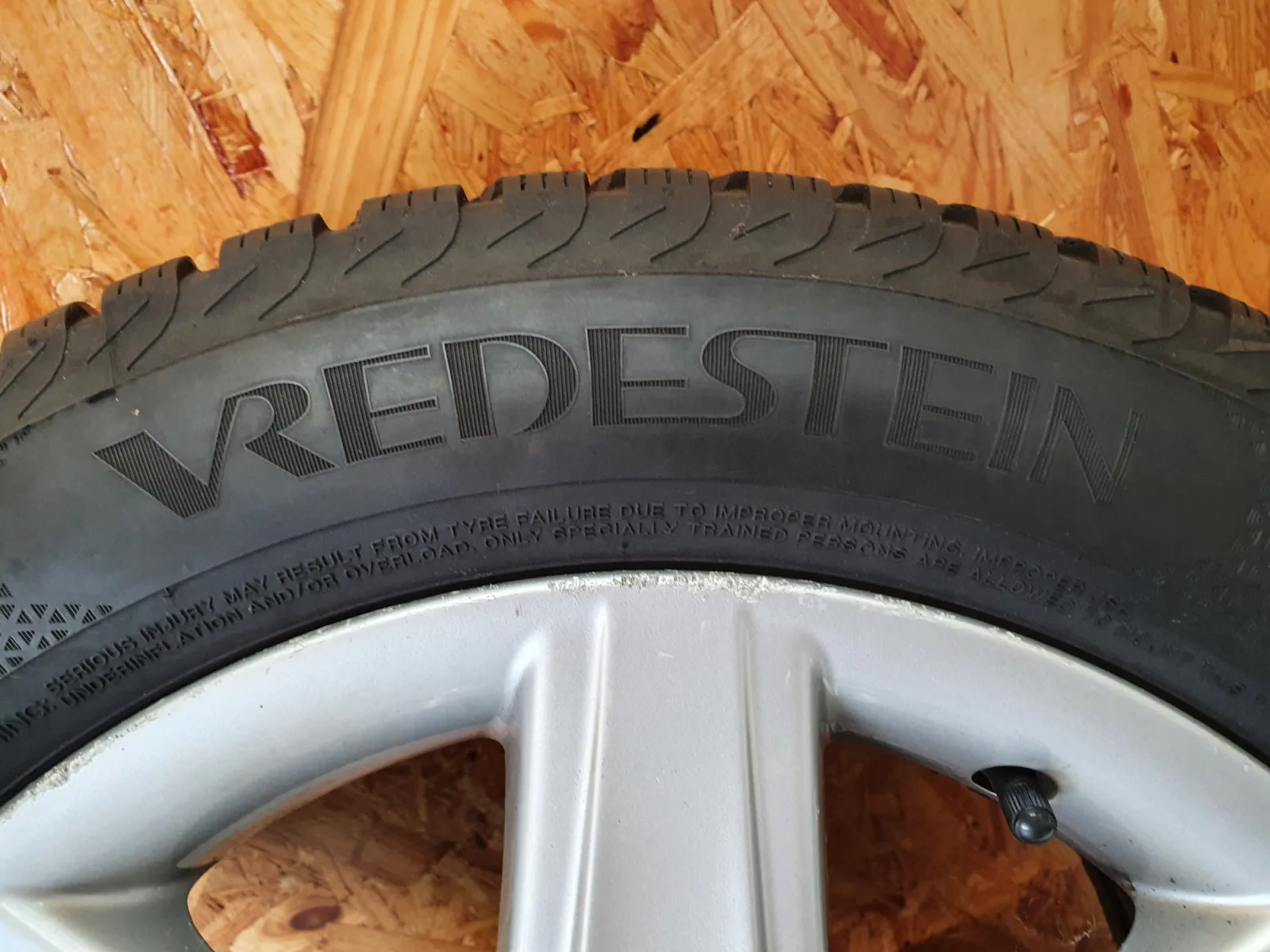 Jantes alu + Pneus hiver 16 205/55 R16 91T - Photo 1