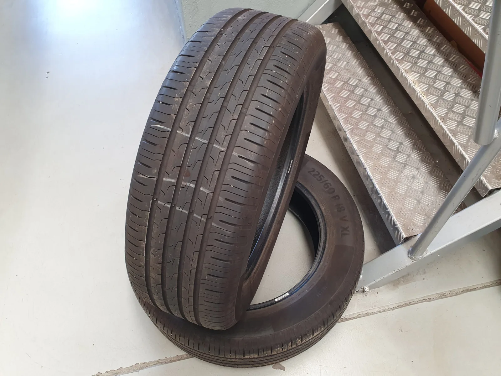 Pneus été 18 225/60 R18 104V - Photo 1