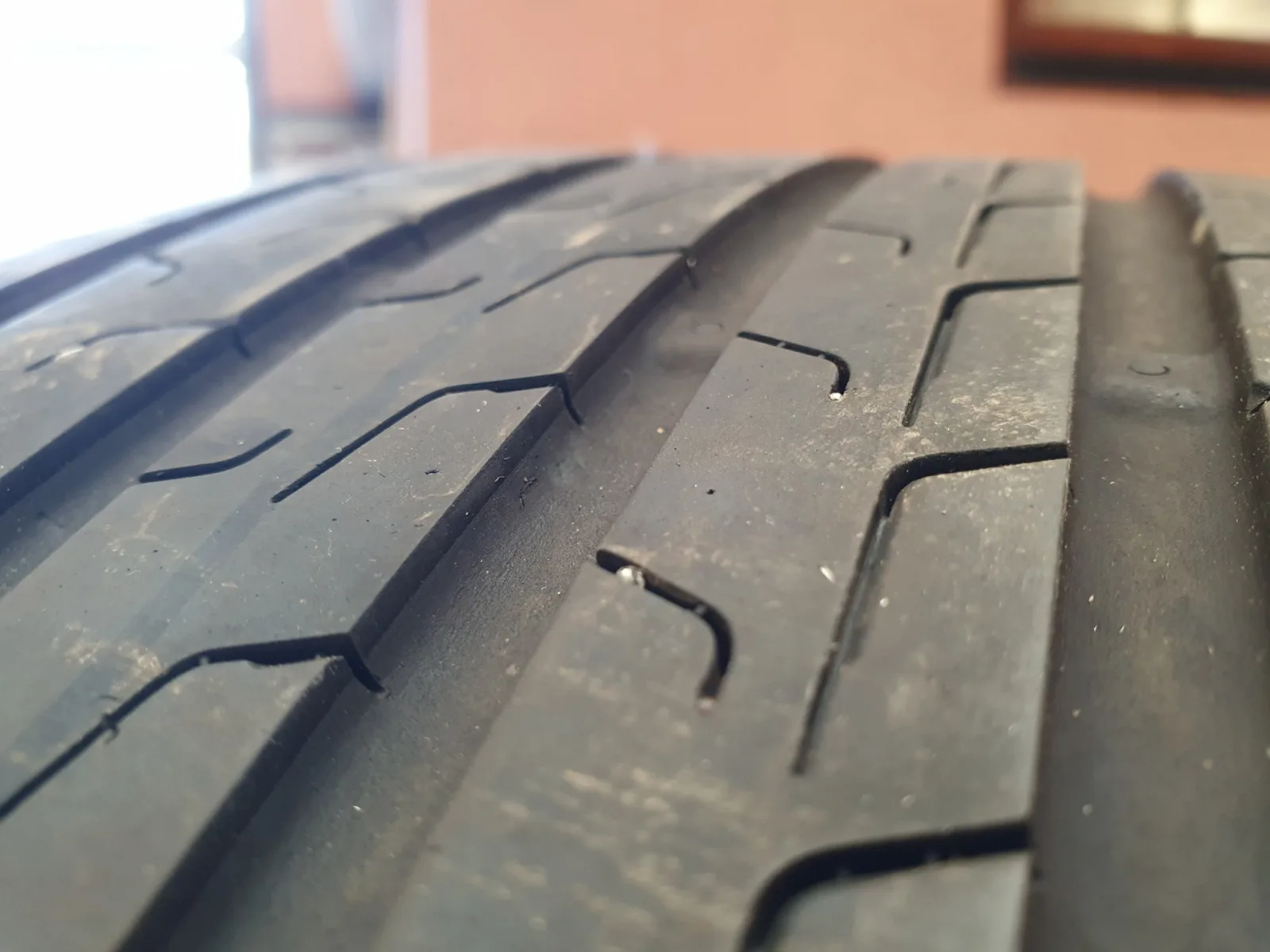 Pneus été 18 225/60 R18 104V - Photo 1