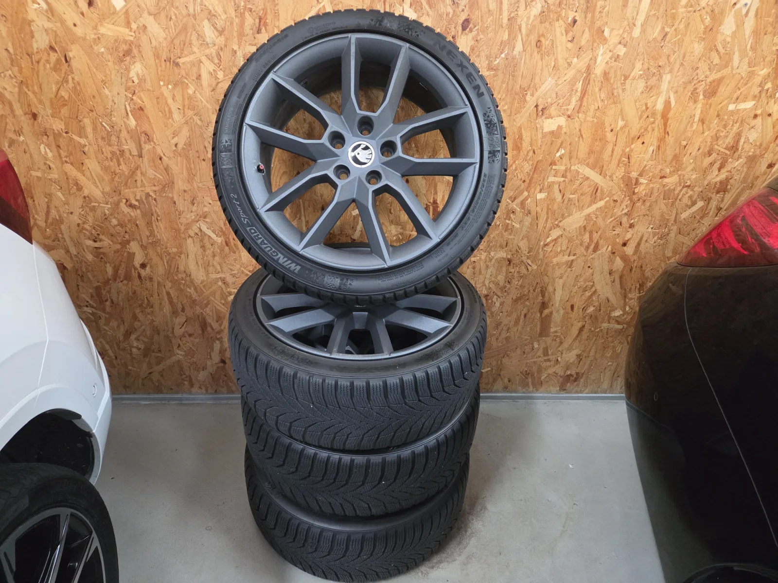 Jantes alu + Pneus hiver 18 225/40 R18 92V - Photo 1