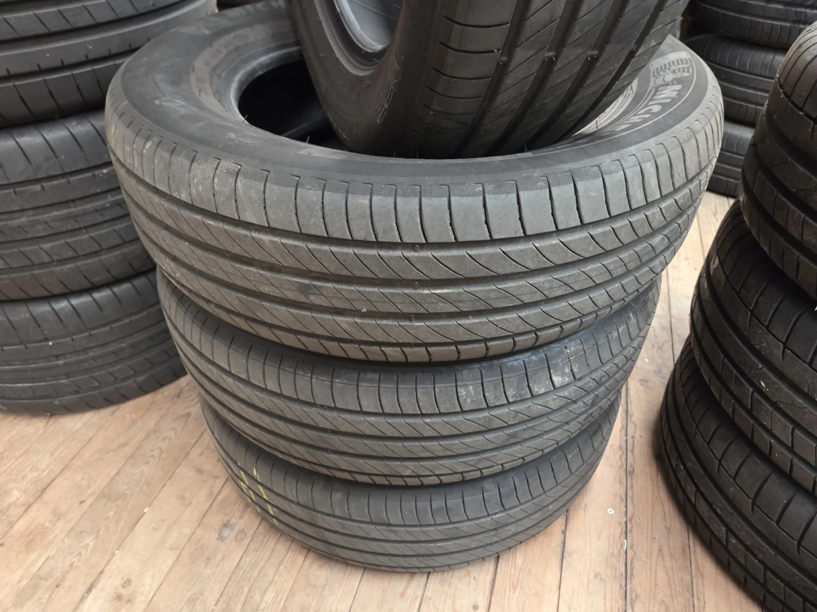 Pneus été 17 215/65 R17 99V - Photo 1