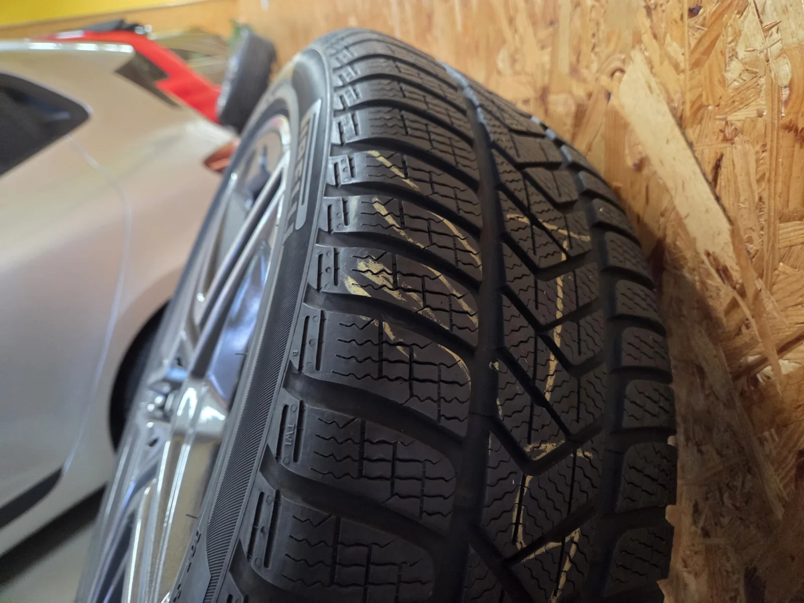 Jantes alu + Pneus hiver 18 225/45 R18 95V - Photo 1