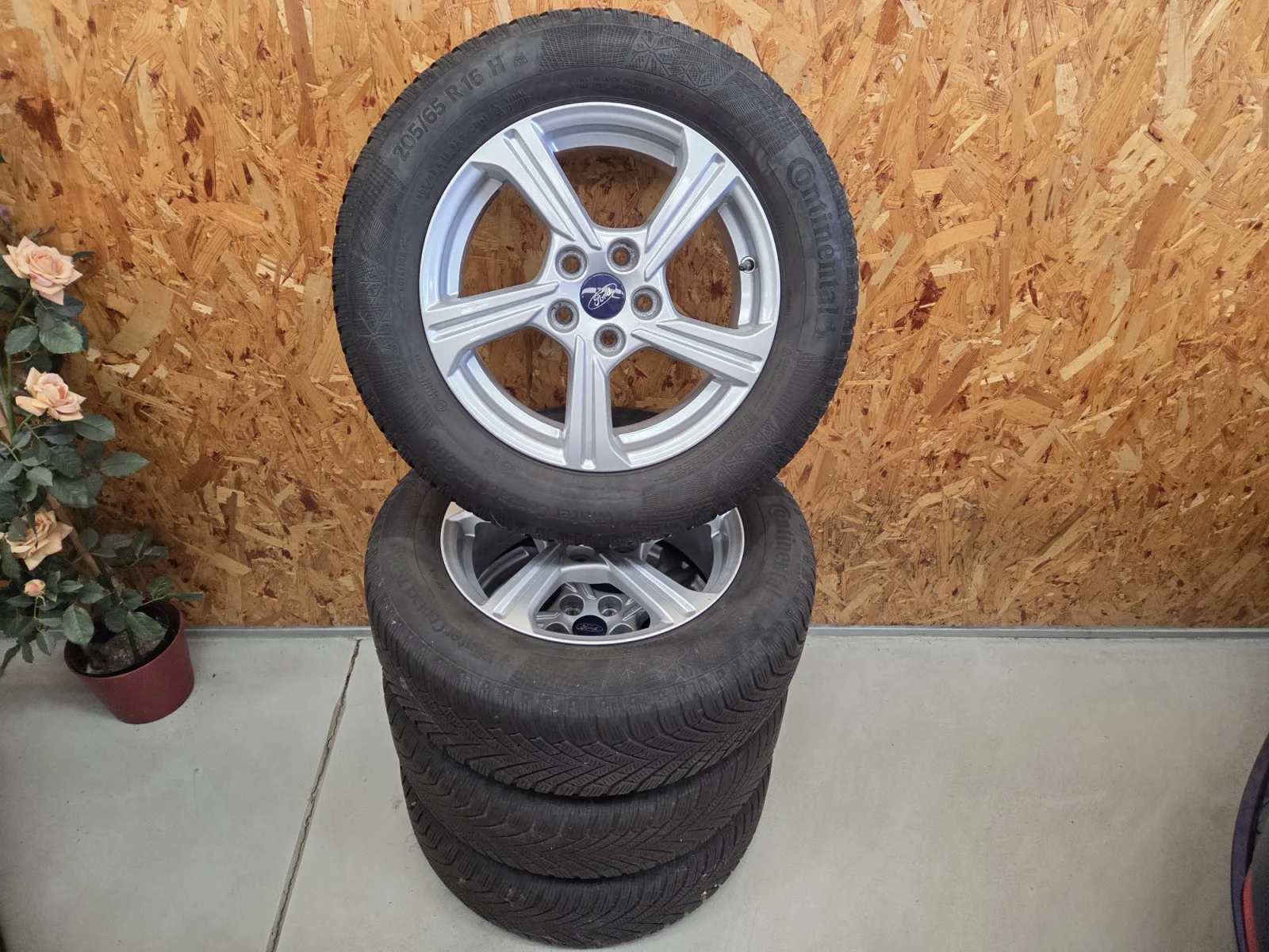 Jantes alu + Pneus hiver 16 205/65 R16 95H - Photo 1