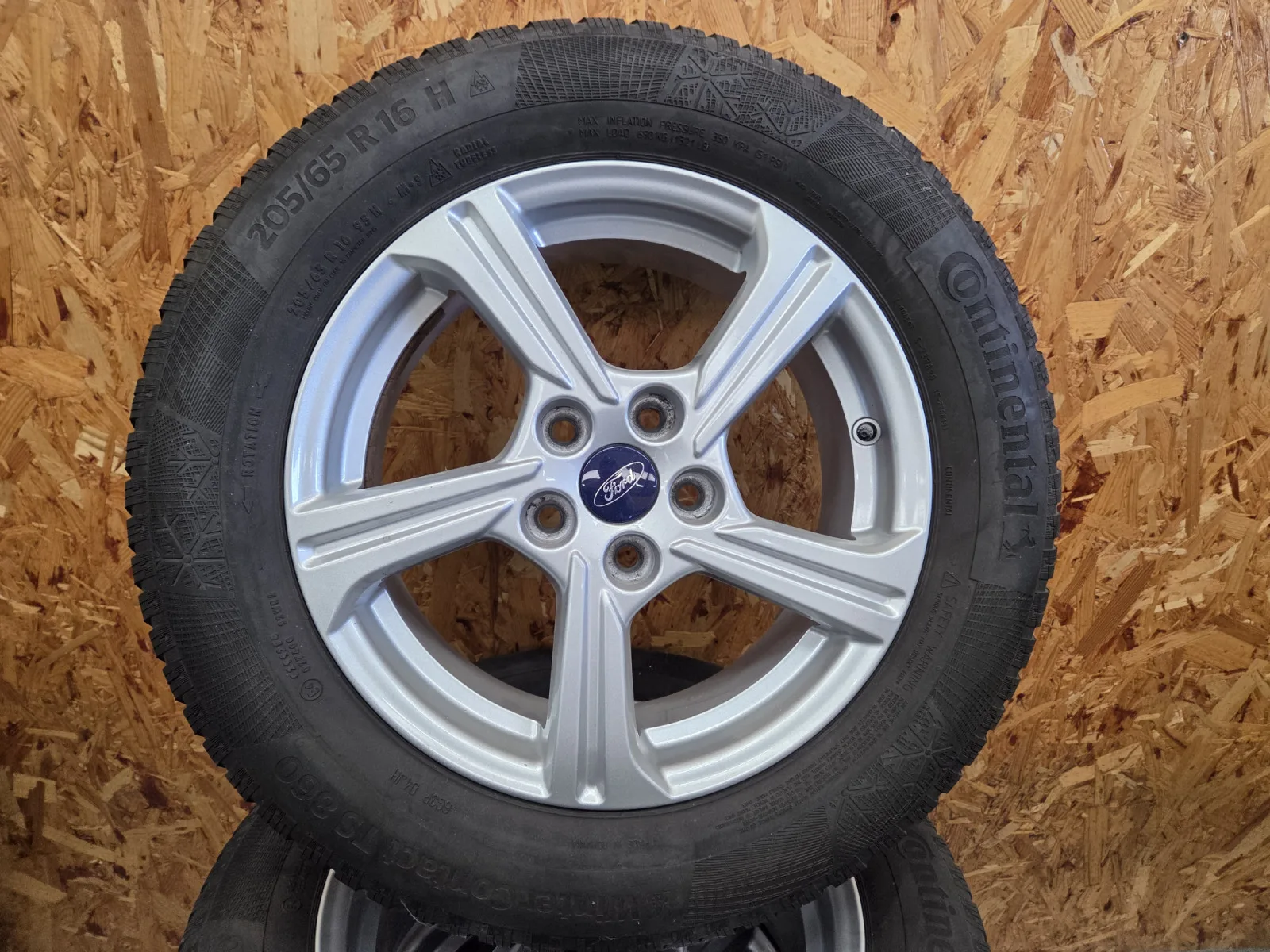 Jantes alu + Pneus hiver 16 205/65 R16 95H - Photo 1
