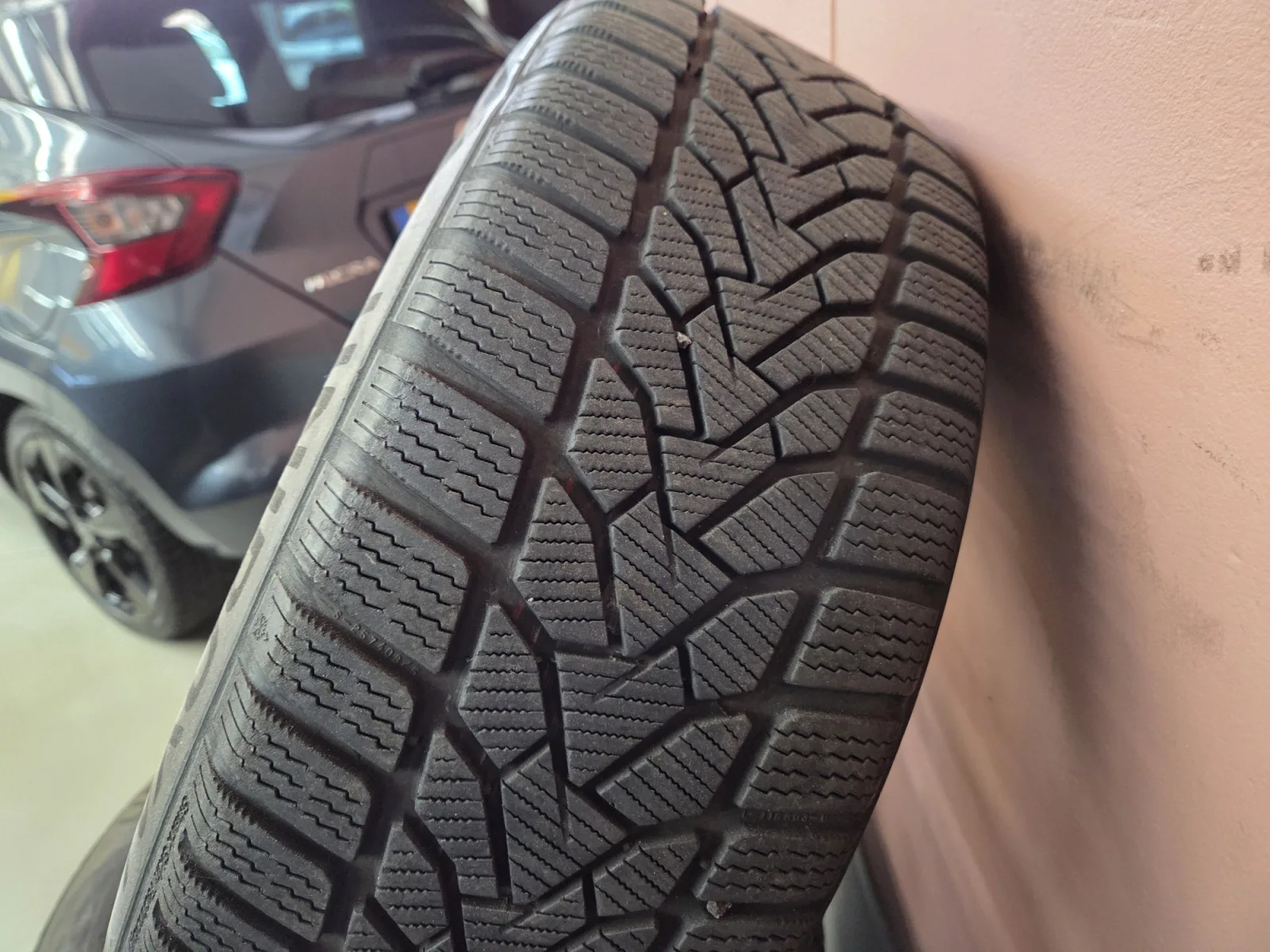 Jantes alu + Pneus hiver 16 205/55 R16 91H - Photo 1