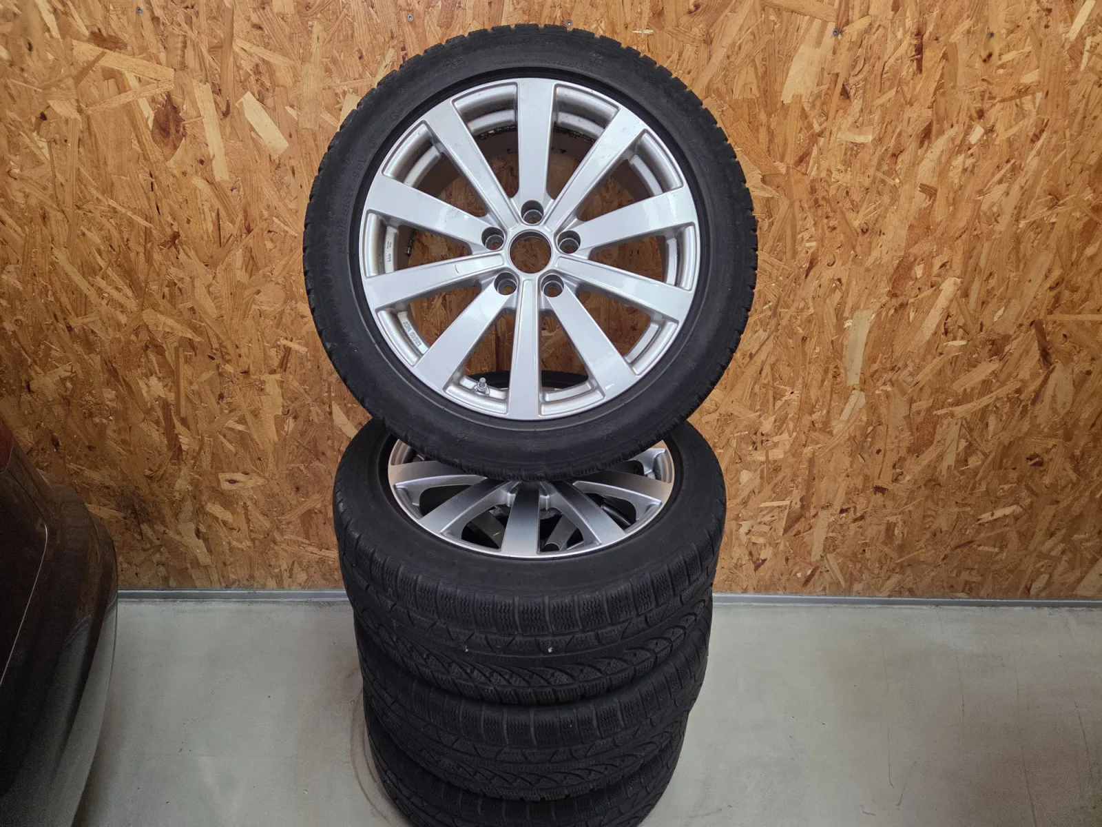 Jantes alu + Pneus hiver 17 245/45 R17 99V - Photo 1