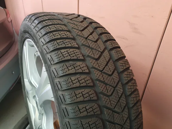 Jantes alu + Pneus hiver 17 205/50 R17 93V - Photo 2
