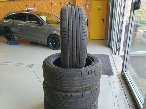 Pneus été 19 235/55 R19 101W - Photo 1