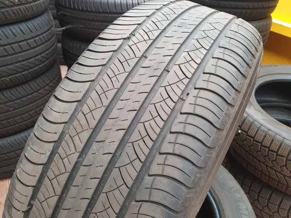 Pneus été 18 235/60 R18 107V - Photo 2