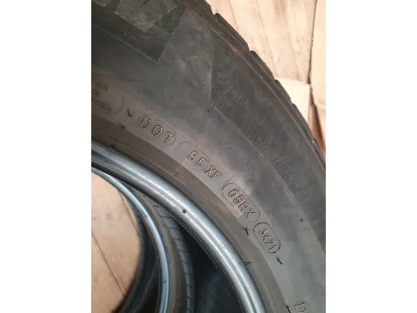 Pneus été 18 235/60 R18 107V - Photo 3