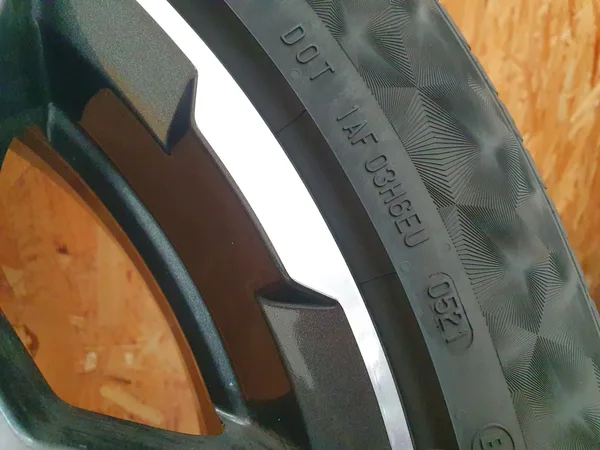 Jantes alu + Pneus été 19 235/55 R19 105V - Photo 2