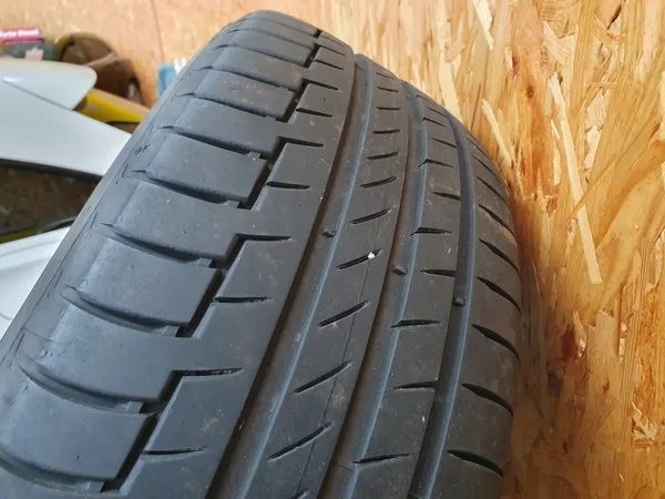 Jantes alu + Pneus été 19 235/55 R19 105V - Photo 3