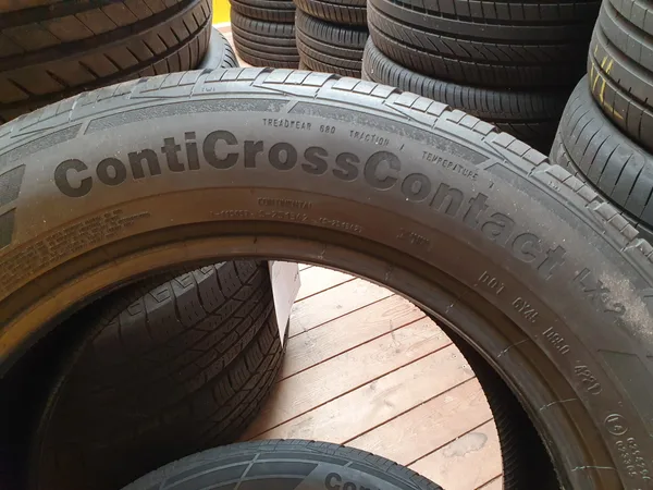 Pneus été 18 235/60 R18 107V - Photo 2
