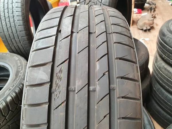 Pneus été 18 215/40 R18 89Y - Photo 2