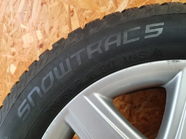 Jantes alu + Pneus hiver 16 205/55 R16 91T - Photo 2