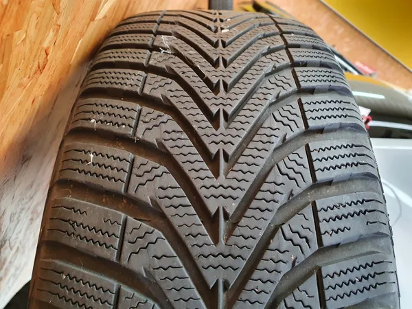 Jantes alu + Pneus hiver 16 205/55 R16 91T - Photo 3