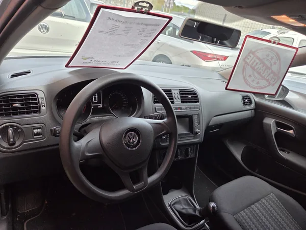 Volkswagen Polo 1.0i TRENDLINE - Photo 2