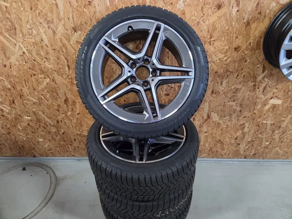 Jantes alu + Pneus hiver 18 225/45 R18 95V - Photo 1