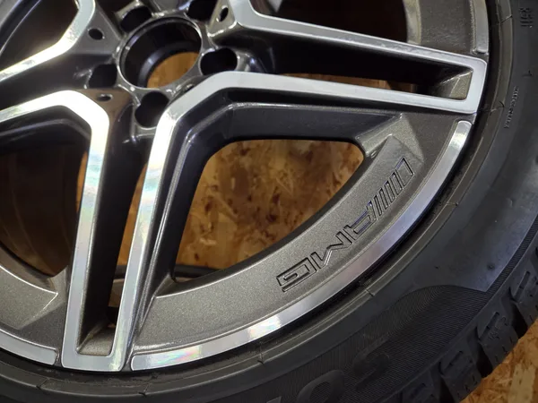 Jantes alu + Pneus hiver 18 225/45 R18 95V - Photo 3