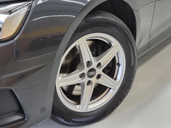Audi A4 AVANT 30TDI ATTRACTION S-TRONIC - Photo 2