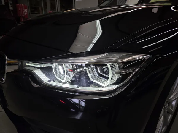 BMW 318 dA 136CV - Photo 2