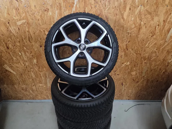 Jantes alu + Pneus hiver 18 225/40 R18 92V - Photo 1