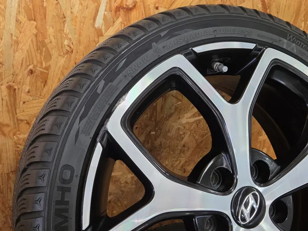 Jantes alu + Pneus hiver 18 225/40 R18 92V - Photo 2