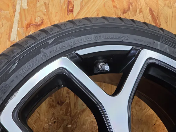 Jantes alu + Pneus hiver 18 225/40 R18 92V - Photo 2