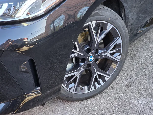 BMW 120 i M SPORT AUTO. 156cv thermique + 14cv elect. - Photo 2