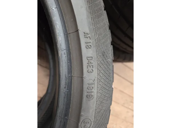 Pneus hiver 19 235/40 R19 96V - Photo 3