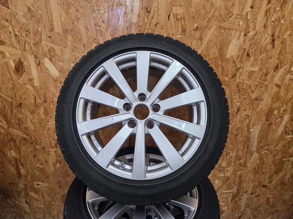 Jantes alu + Pneus hiver 17 245/45 R17 99V - Photo 2