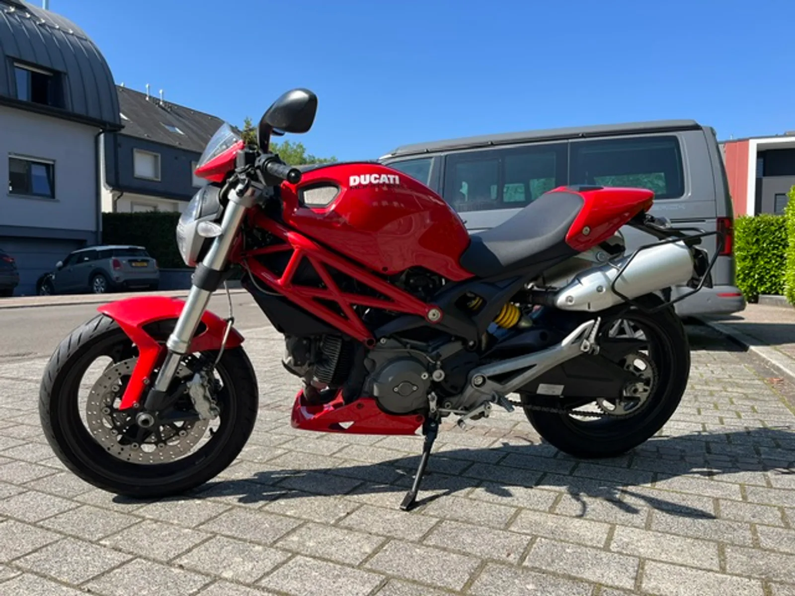 Ducati Monster 696 plus - Photo 1