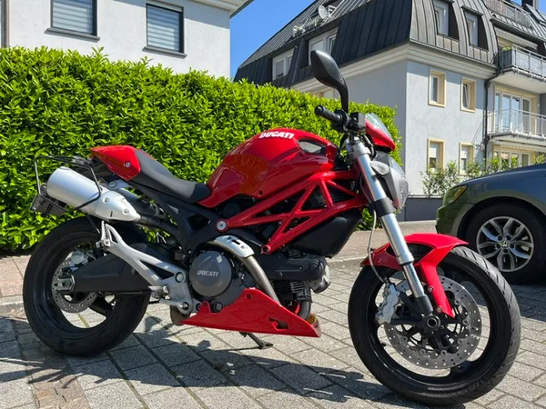 Ducati Monster 696 plus - Photo 1