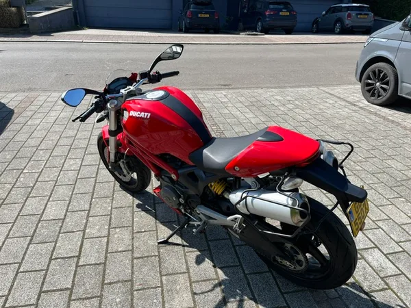 Ducati Monster 696 plus - Photo 3