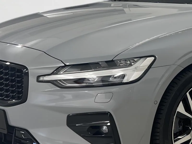 Volvo V60 Plus Dark - Photo 1