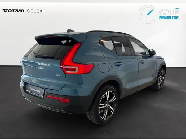 Volvo XC40 Plus Dark - Photo 2