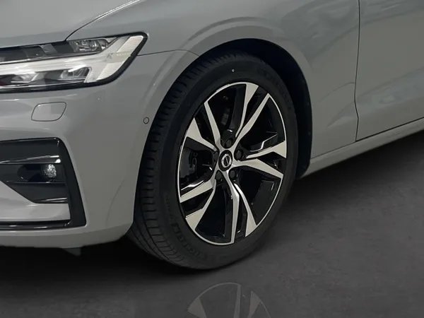 Volvo V60 Plus Dark - Photo 3