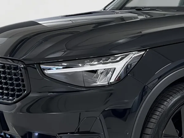 Volvo XC40 Black-Edition Plus - Photo 2