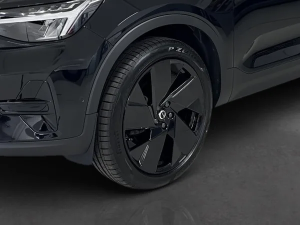 Volvo XC40 Black-Edition Plus - Photo 3