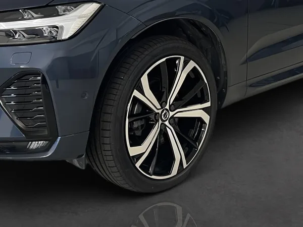 Volvo XC60 Ultra Dark - Photo 3