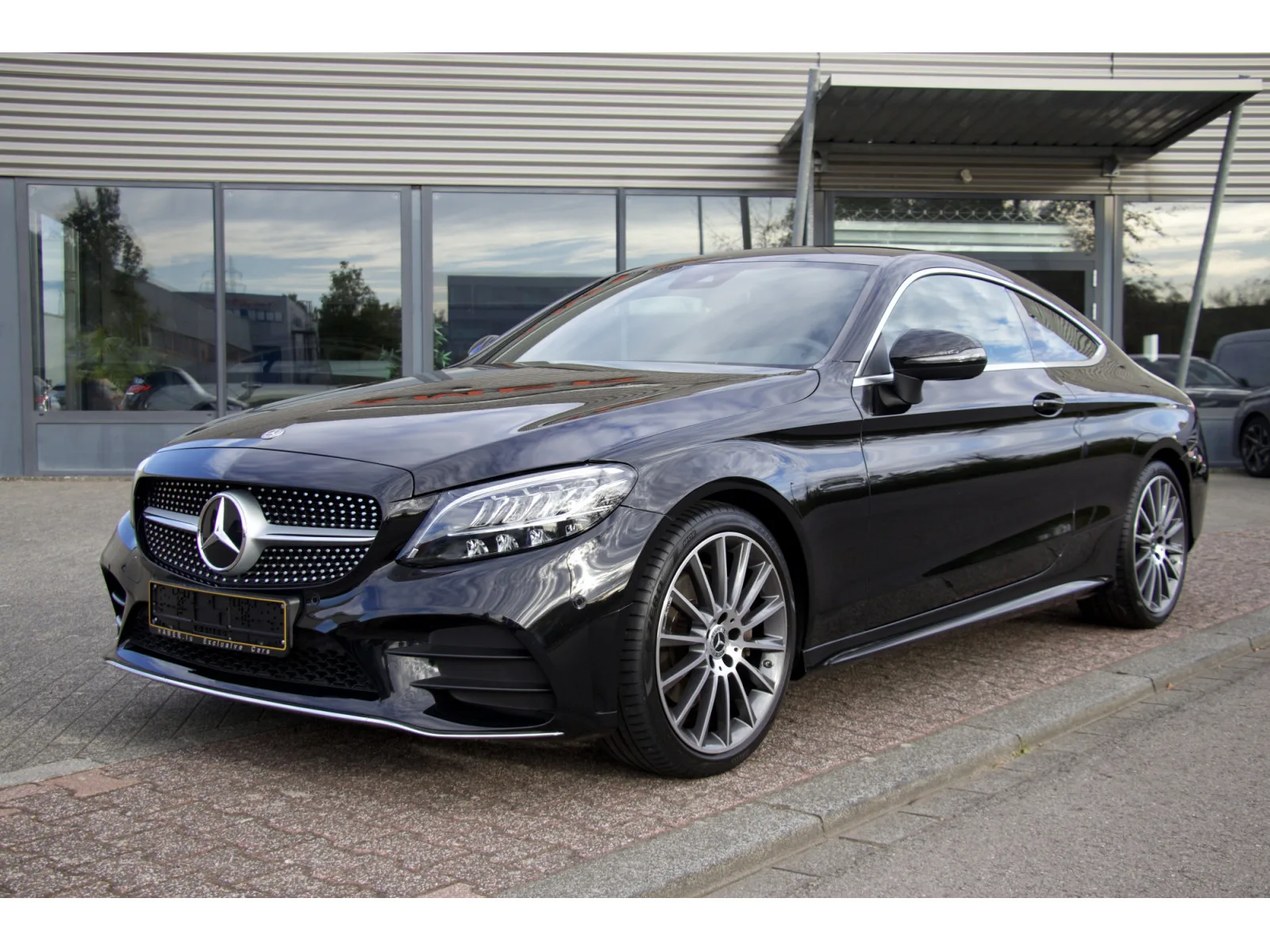 Mercedes-Benz C 180 Coupe AMG Line Navi LED 19" chauffage stationnaire - Photo 1