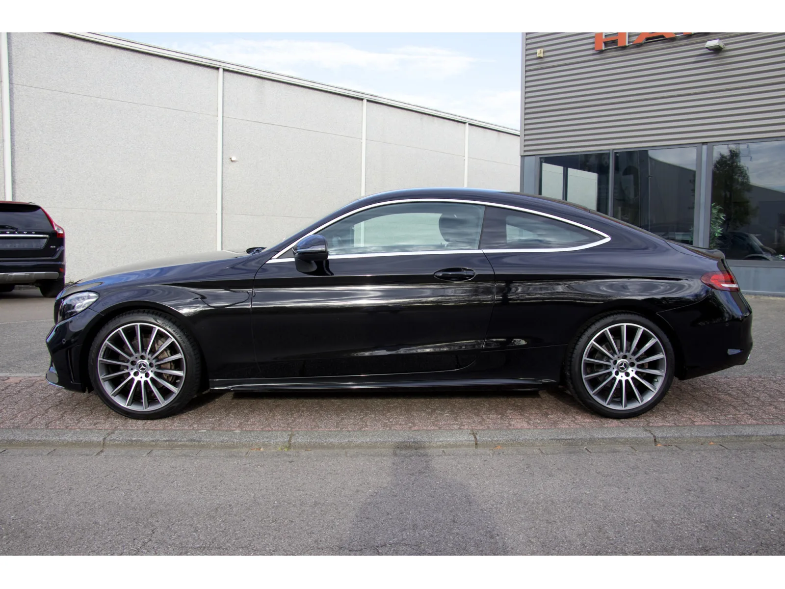 Mercedes-Benz C 180 Coupe AMG Line Navi LED 19" chauffage stationnaire - Photo 1