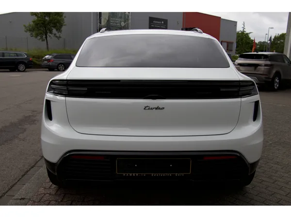 Porsche Macan Turbo - Photo 2