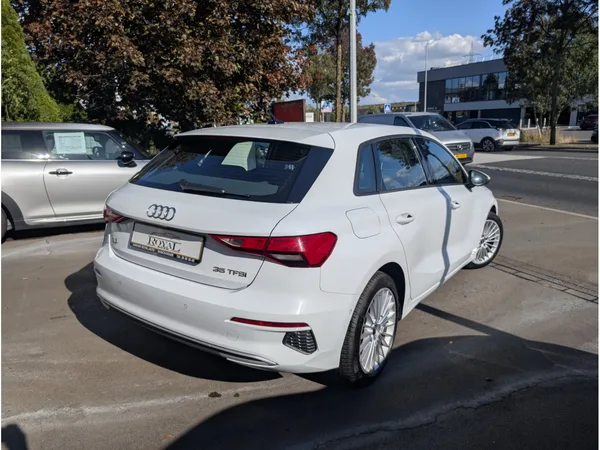 Audi A3 35 TFSI 150 S-TRONIC - Photo 2