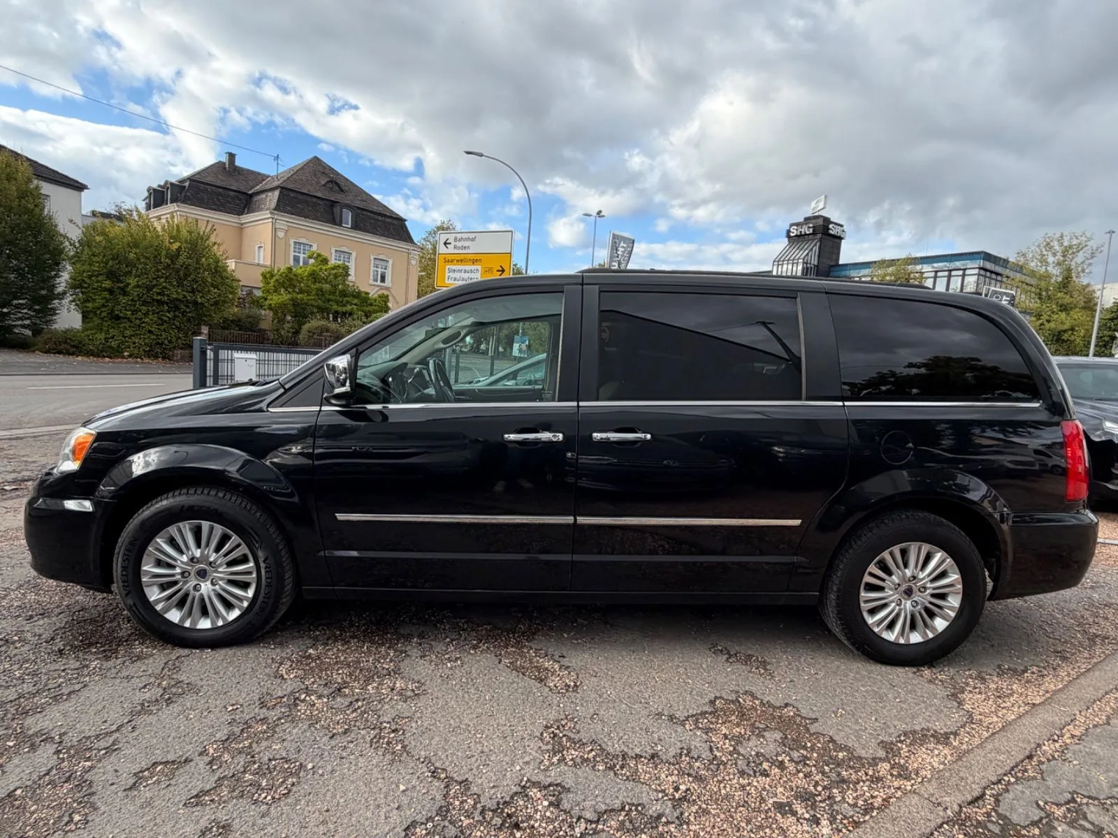 Lancia Voyager Gold/SD/7xSitzer/LEDER/DVD/KAMERA/VOLL - Photo 1