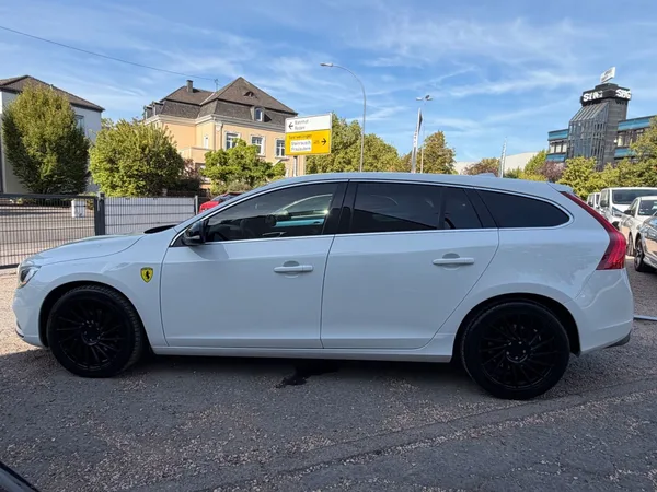 Volvo V60 Kombi Momentum R DESIGN/1.HAND/133KW - Photo 2