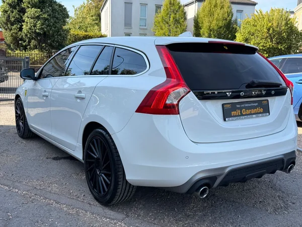 Volvo V60 Kombi Momentum R DESIGN/1.HAND/133KW - Photo 3